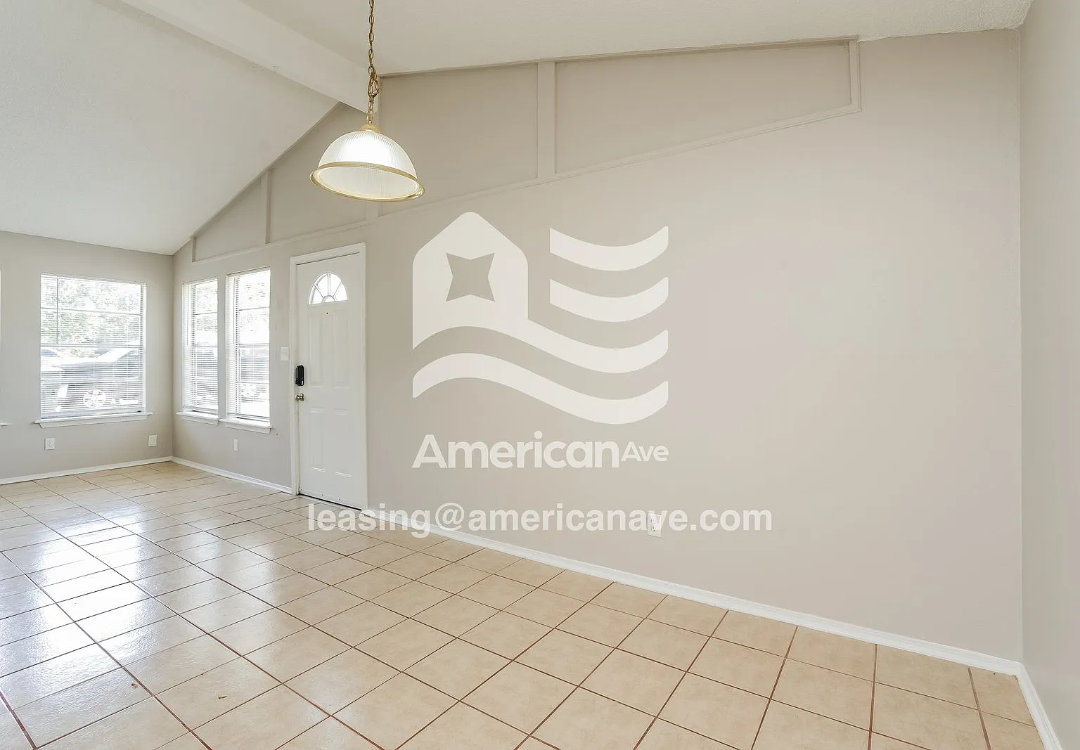 3 bed, 1.0 bath, 1042 sqft, $1,291 — Photo 3
