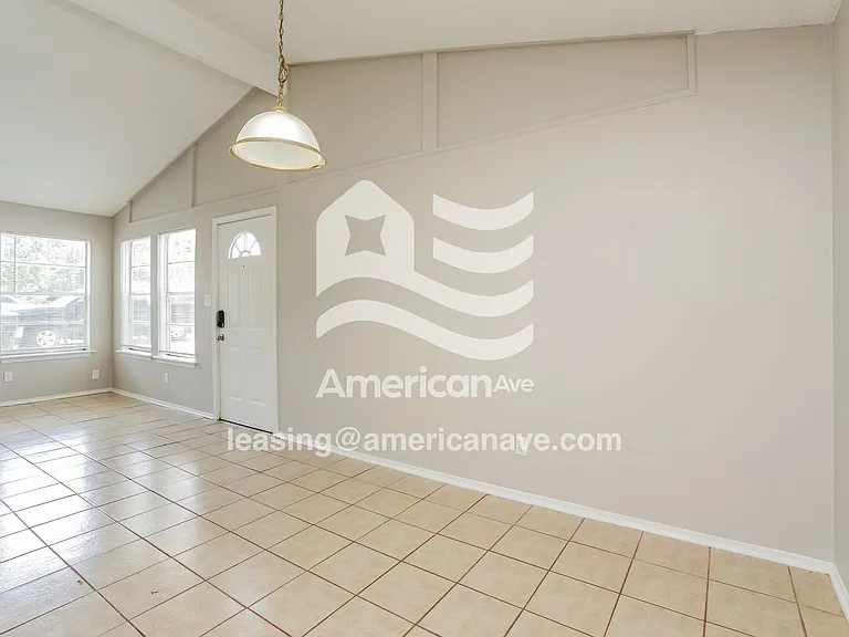 1554435_003_living_room_12814981.jpg