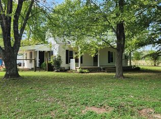 515 Honeybee Rd, Paris, TN 38242