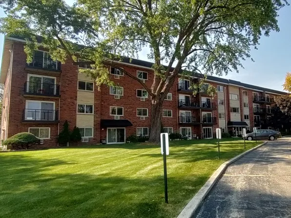 100 W Park Circle Dr APT 1C, Wheaton, IL 60187