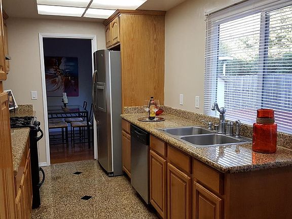 4th image of 1275 Parkway Dr