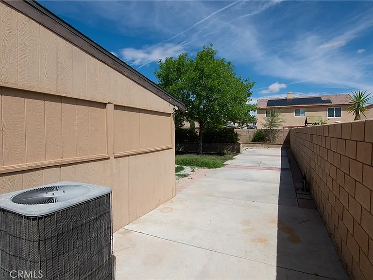 619 W Avenue H13 — Photo 46