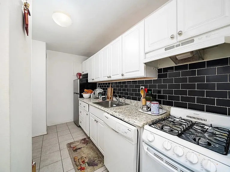 225 Saint Paul Ave #9B — Photo 9