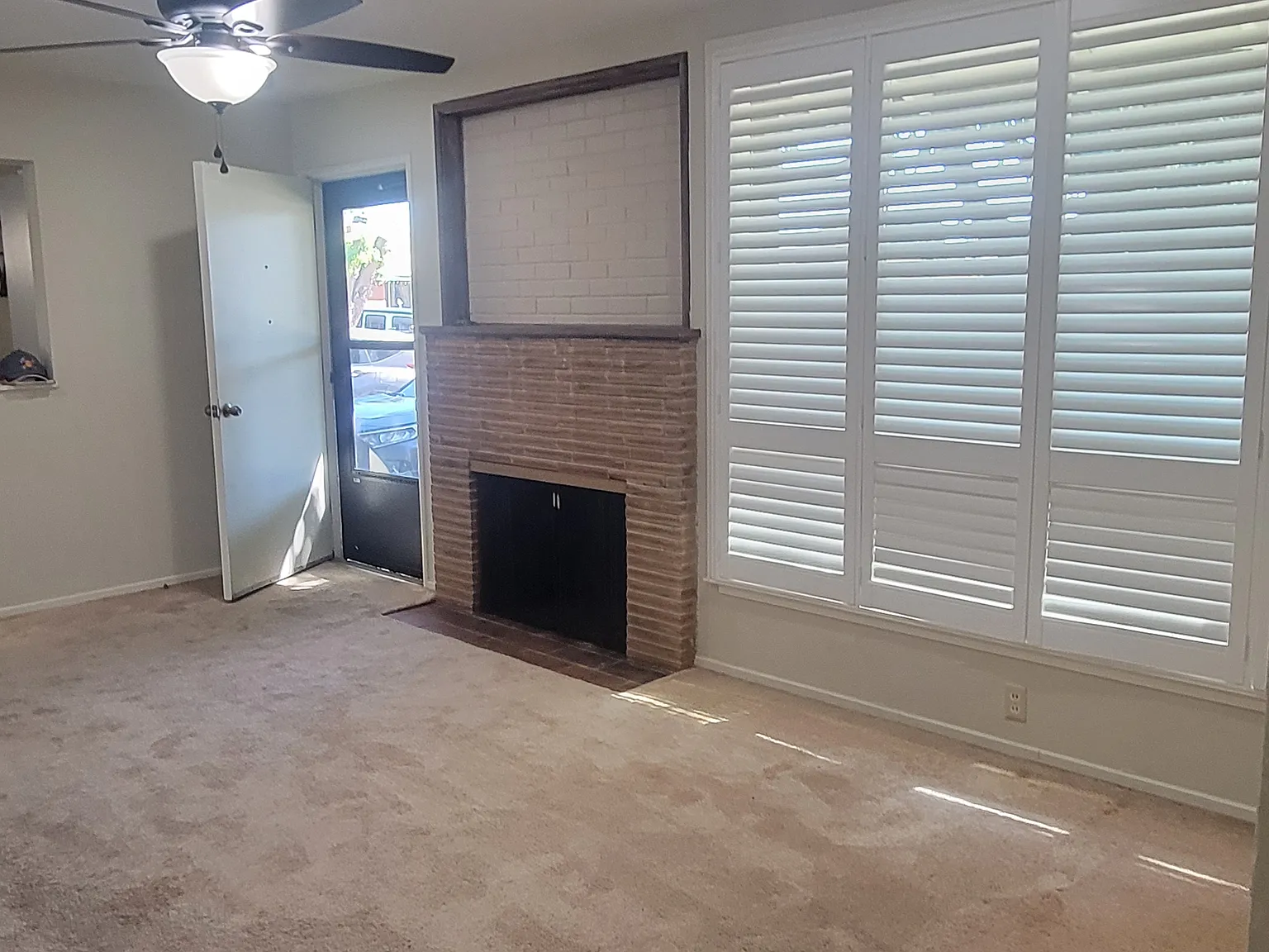 3 bed, 2.5 bath, 1920 sqft, $2,650 — Photo 2