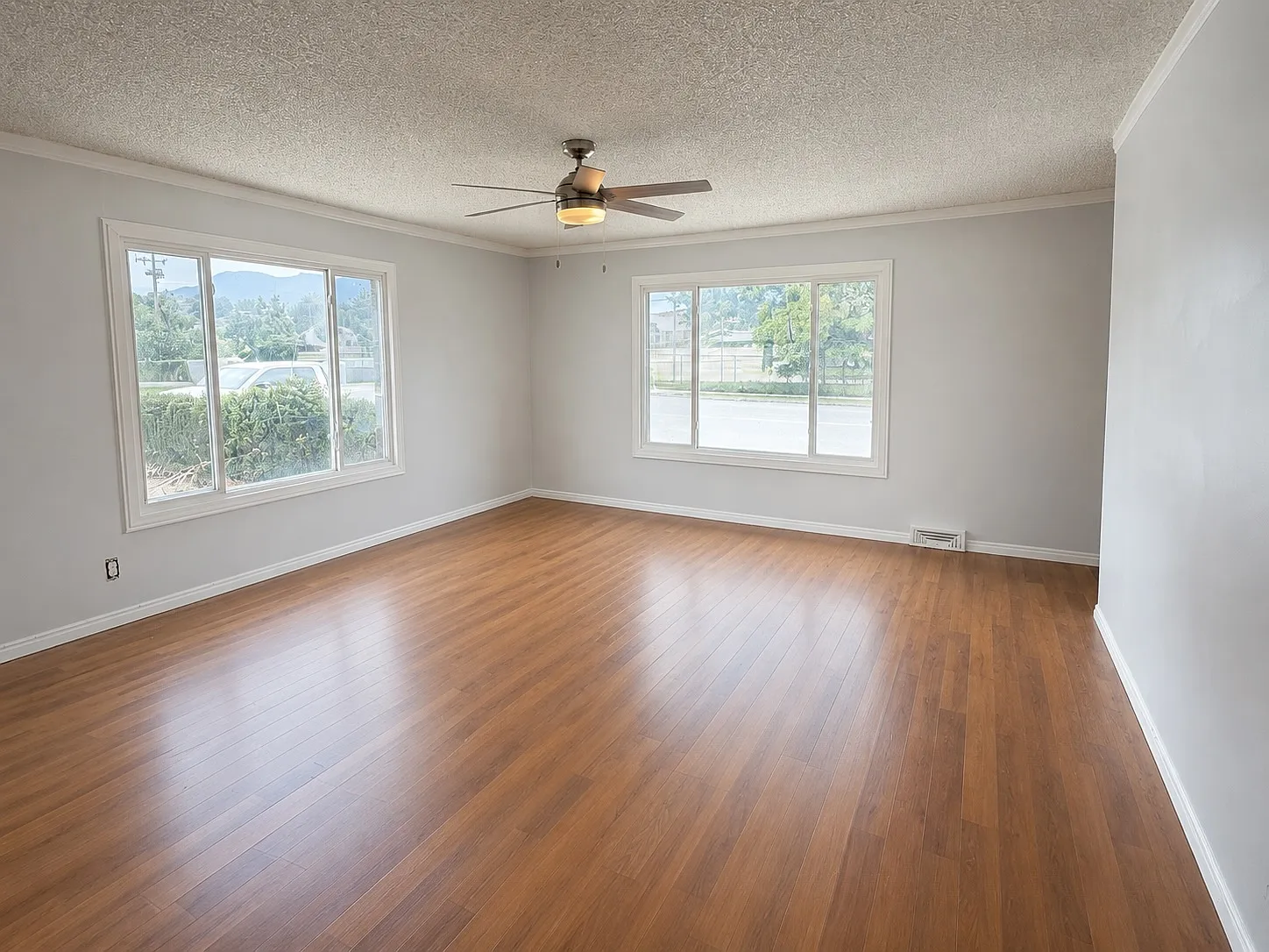 3 bed, 1960 sqft, $2,000 — Photo 3