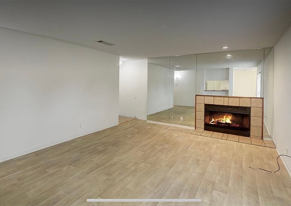 2nd image of 1904 Cloisters Dr APT 412