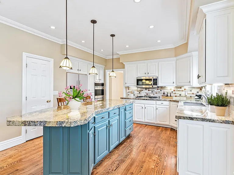 8 E Fawn Grove Ln — Photo 3