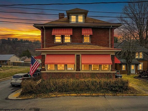 3rd image of 301 Arch St