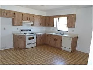 2nd image of 160 W Towne Pl