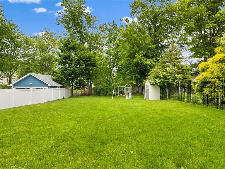 36 Amelia Ave — Photo 22