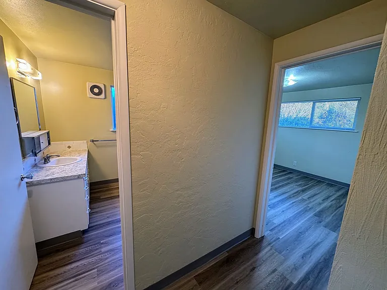 2557 Cheryl St — Photo 8