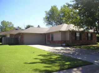 2200 W Silver Fox Dr, Edmond, OK 73003