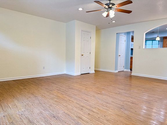 5th image of 4068 Barkleaf Dr