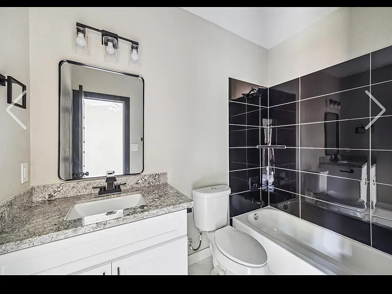 301 Owens St #A — Photo 2