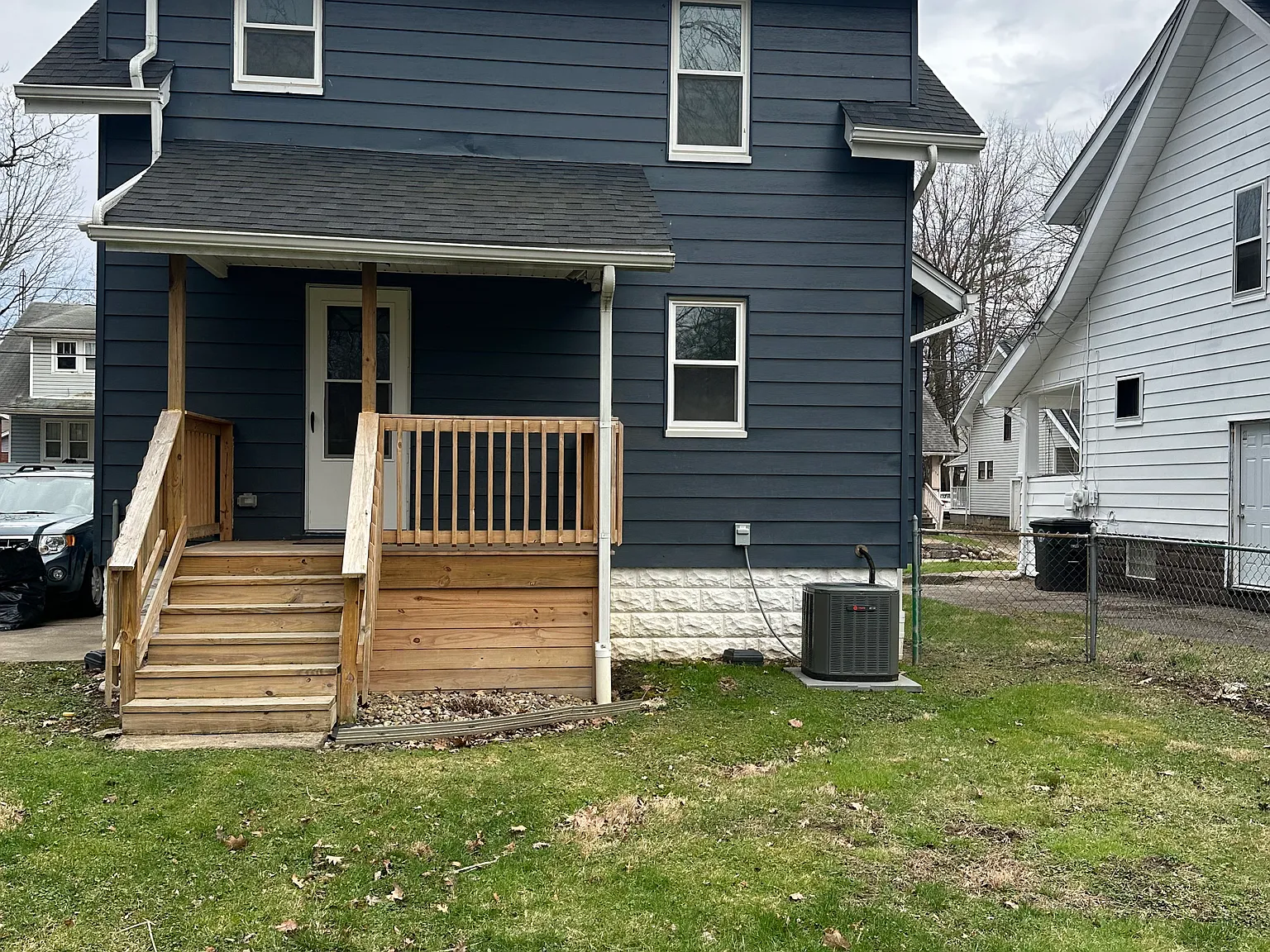 3 bed, 1144 sqft, $1,400 — Photo 2