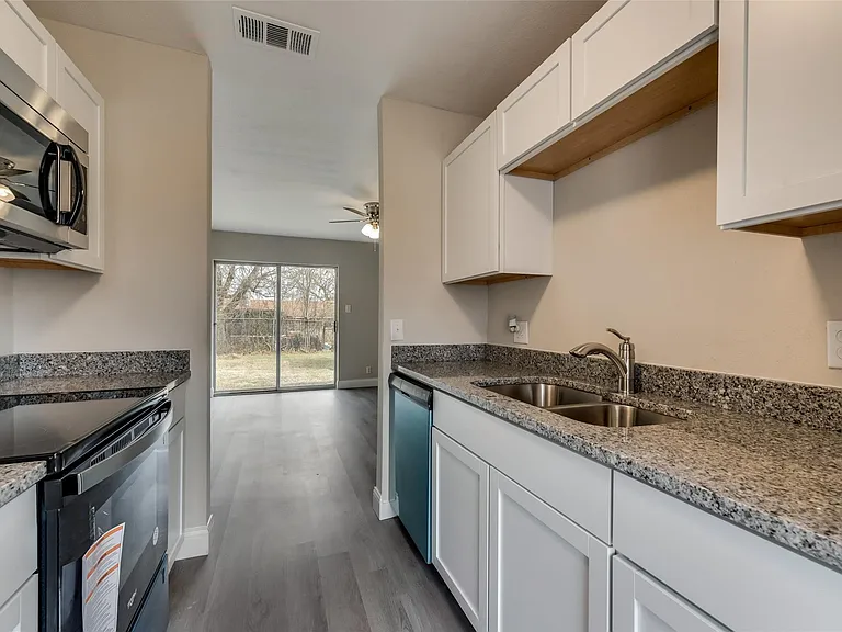 1114 Anthony Dr — Photo 4