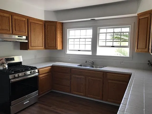 215 Foster St #A — Photo 4