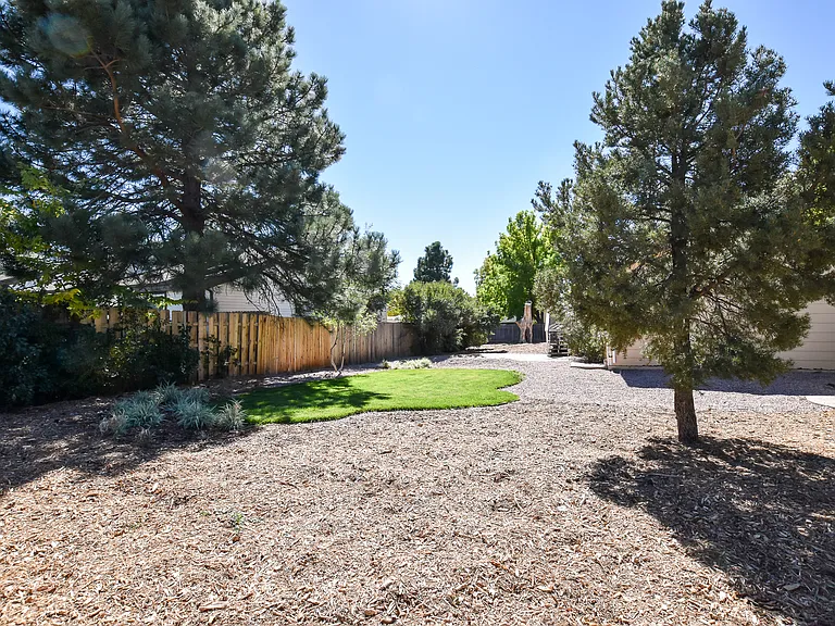 4925 Hackamore Dr N — Photo 32