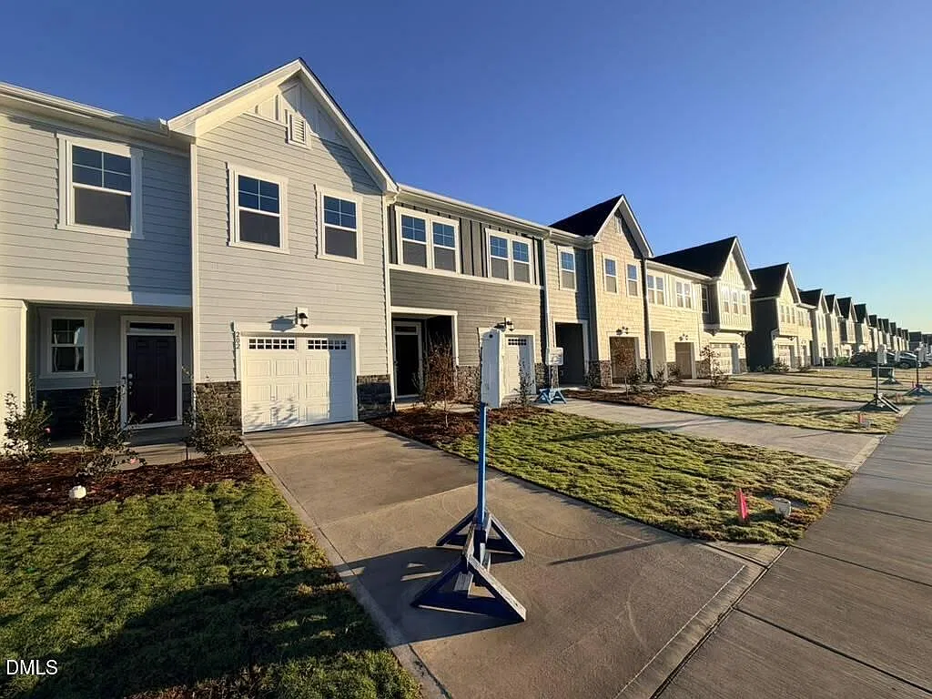 3 bed, 2.5 bath, 1805 sqft, $2,199 — Photo 3