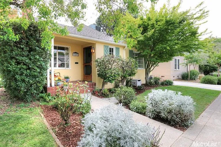 1808 Commercial Way photo 1