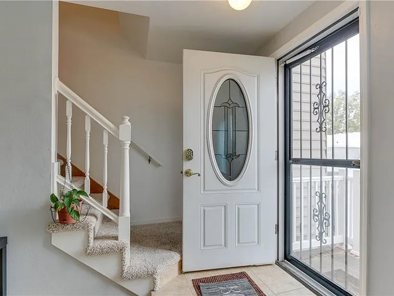 3702 Canadian Arch — Photo 2