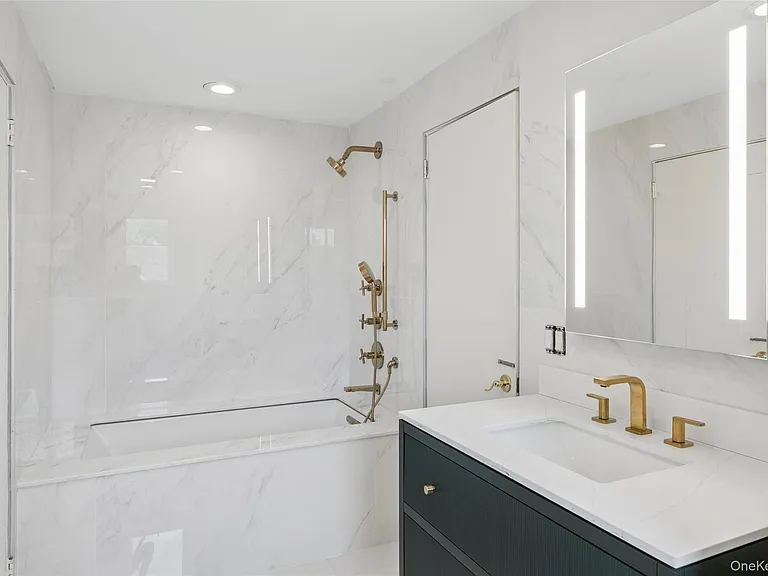 67 Parkway Dr — Photo 40