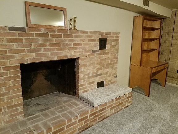 Lower lvl FR w/wood-burn FP