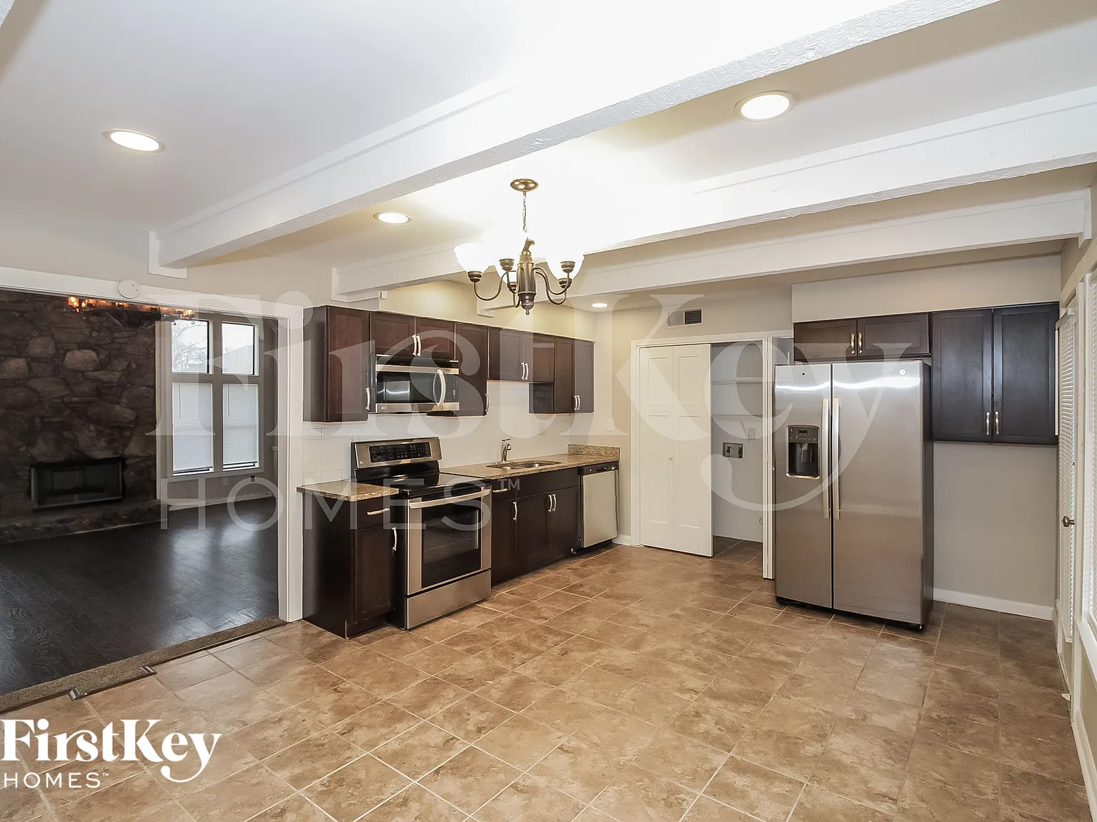 3 bed, 2.0 bath, 1946 sqft, $1,925 — Photo 4
