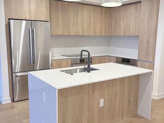 4th image of 84 East Ave #3402
