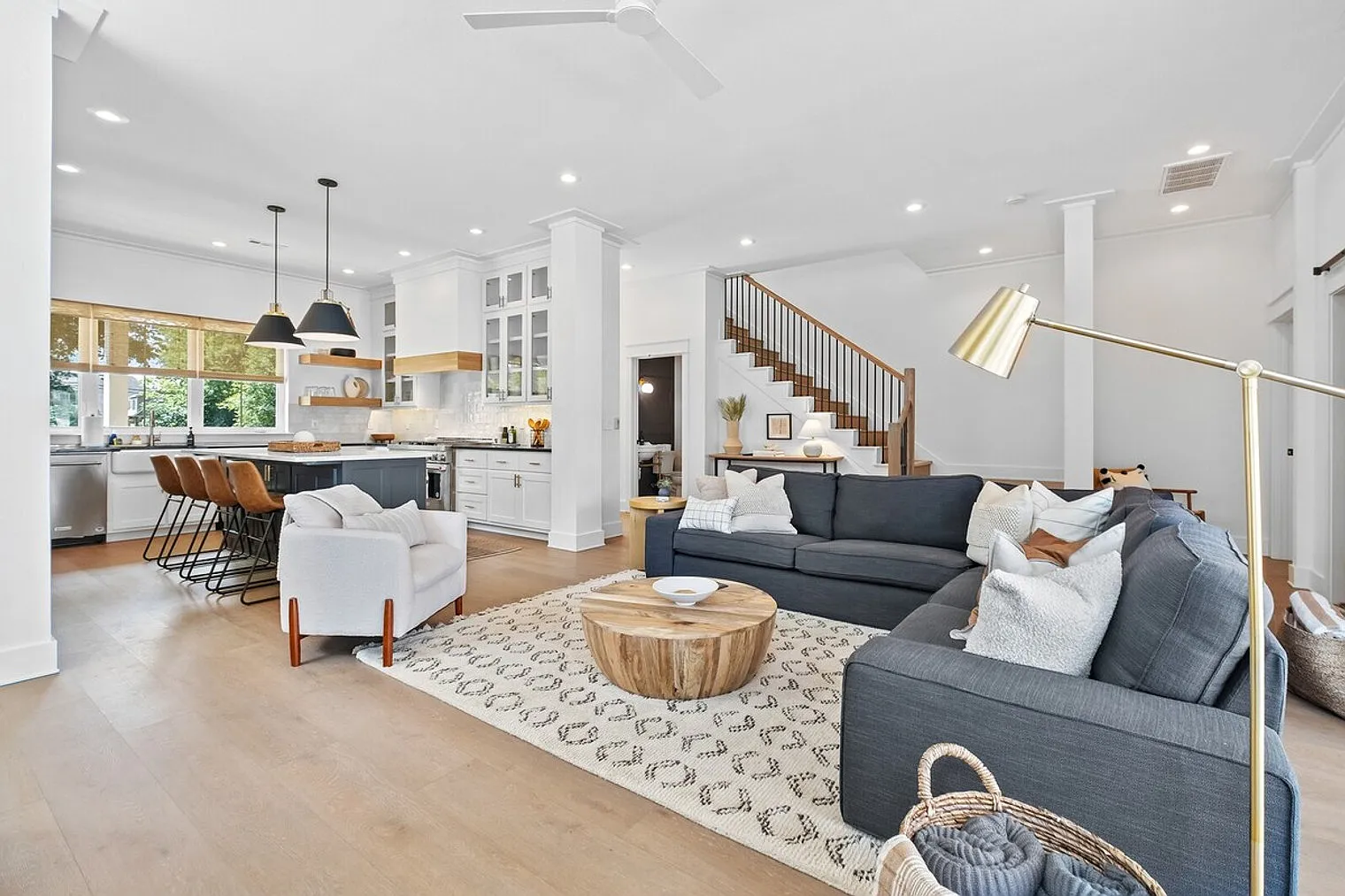 5 bed, 4.0 bath, 3347 sqft, $14,404 — Photo 1