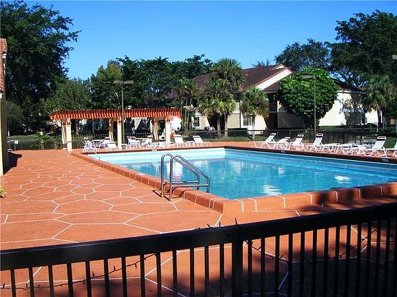 3rd image of 5641 Riverside Dr APT 205