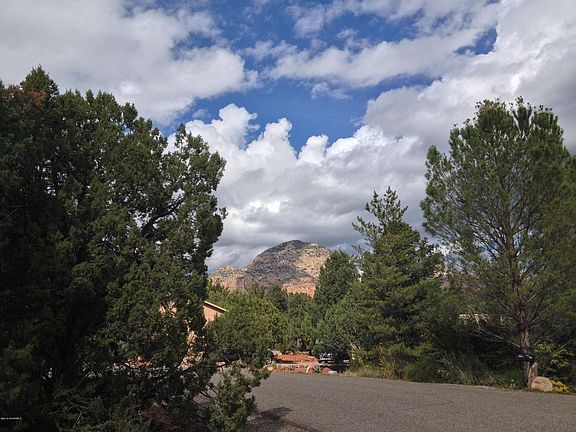 2nd image of 2355A Maxwell Ln
