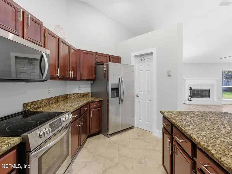421 Chicopee Ct — Photo 21