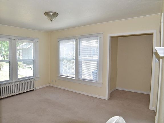 3rd image of 136 Alderson Ave