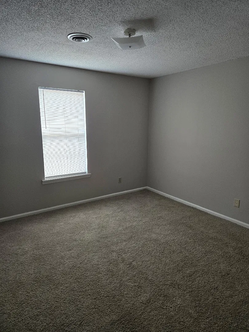 37 River Oaks Dr - Apt C — Photo 3
