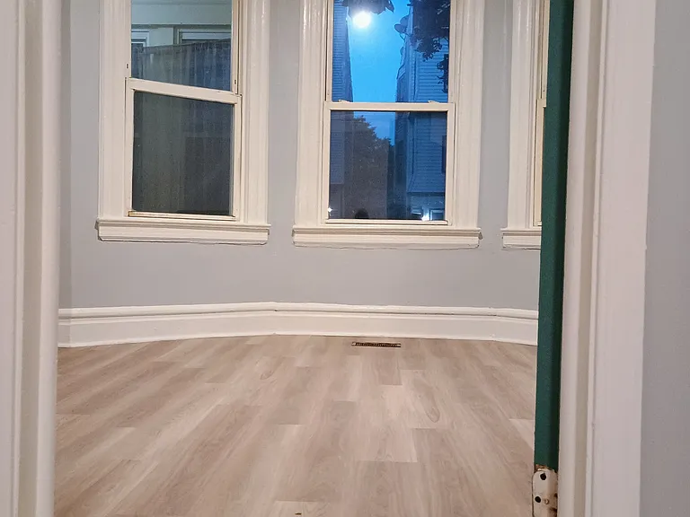 27 Linden Ave — Photo 4