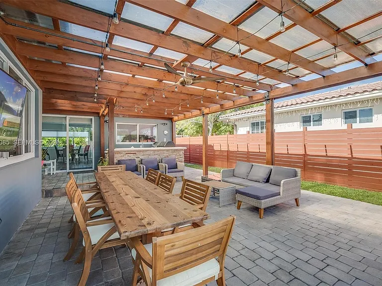 7549 Buccaneer Ave — Photo 32