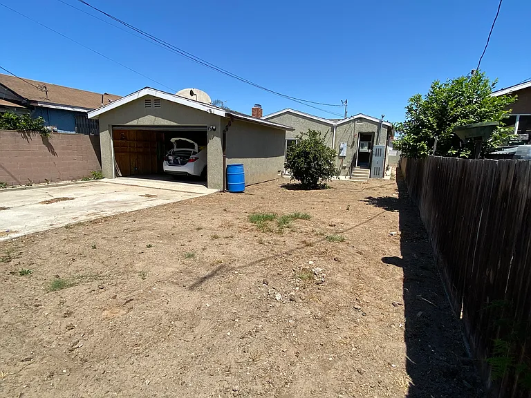 1030 E M St — Photo 36