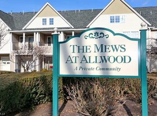 25 McClelland Way, Clifton, NJ 07012