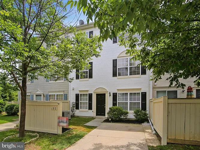 153 Heathfield Dr photo 1