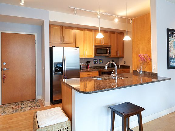 3rd image of 505 N McClurg Ct APT 1504