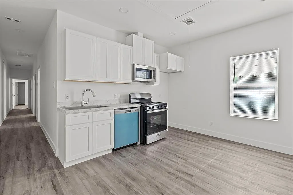 3 bed, 2.0 bath, $1,600 — Photo 2