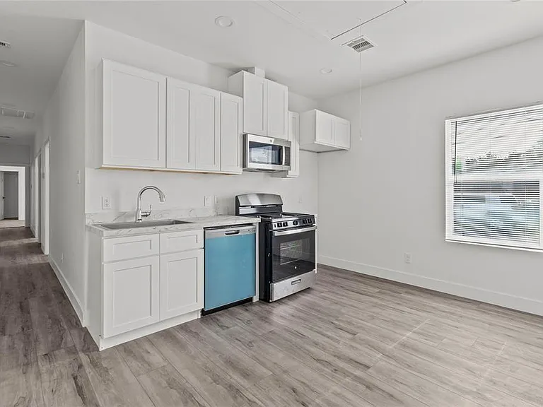 8501 Denby St — Photo 2