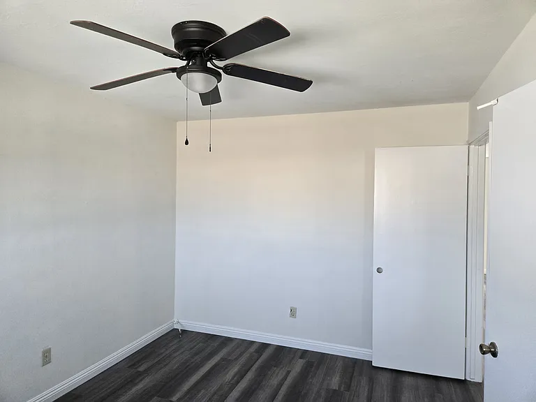 367 E 18th St #6 — Photo 9