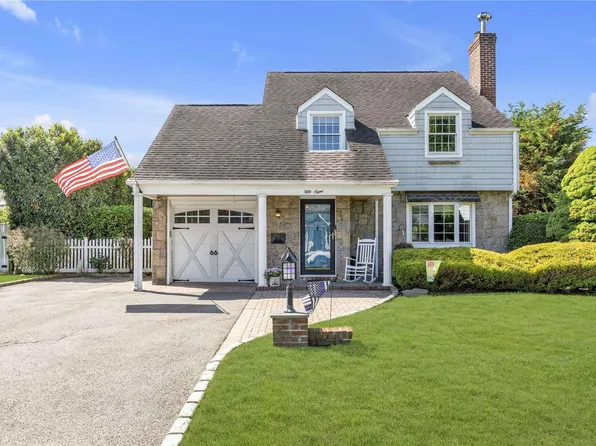 58 Lexington Street, Westbury, NY 11590