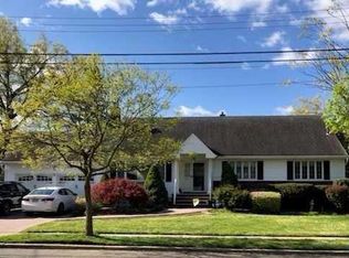 307 Country Club Dr, Oradell, NJ 07649