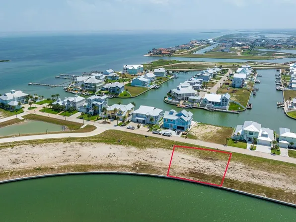 1030 N Isle Dr, Rockport, TX 78382