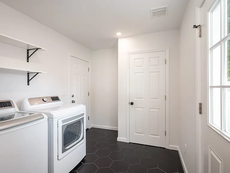 2624 Saw Mill Rd — Photo 10