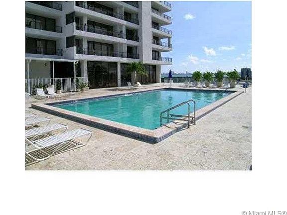3rd image of 555 NE 15th St APT 10H