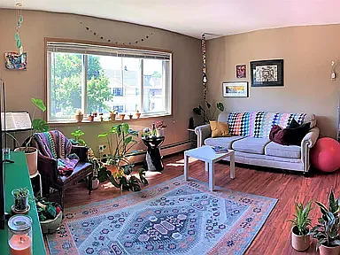 500 W 28th St — Photo 3